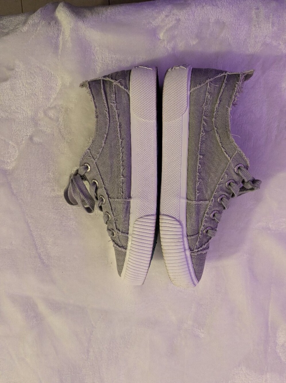 Blowfish Women's Gray Frayed Lace-Up Sneakers– Size 10